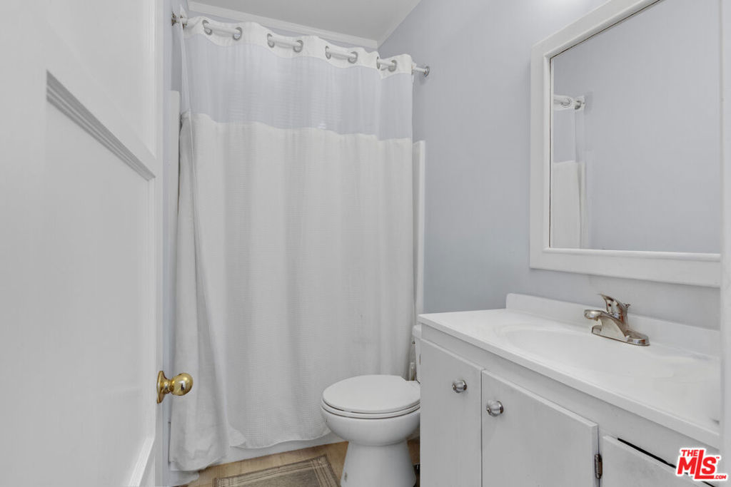 5913 Willoughby Avenue Property Photo 29