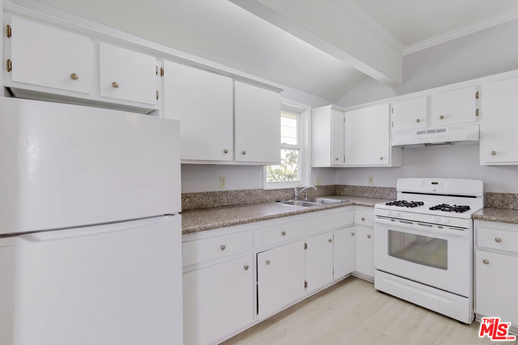 5913 Willoughby Avenue Property Photo 30