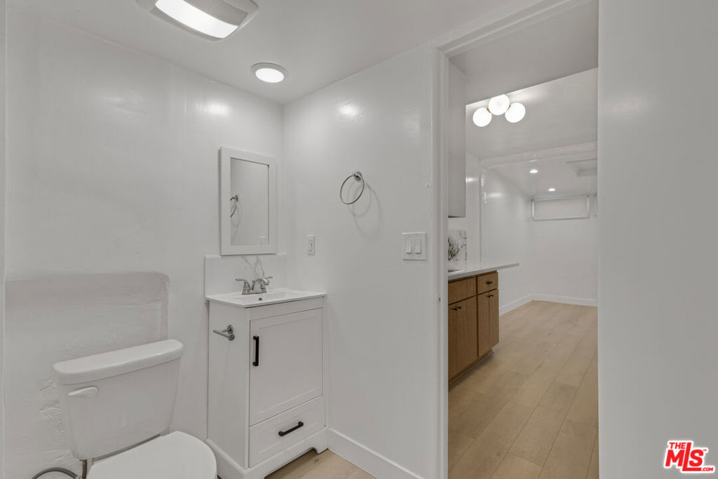 5913 Willoughby Avenue Property Photo 35