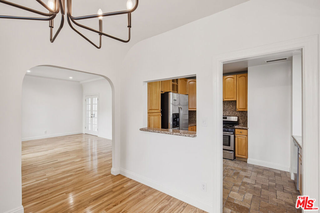 525 N Crescent Heights Boulevard Property Photo 13