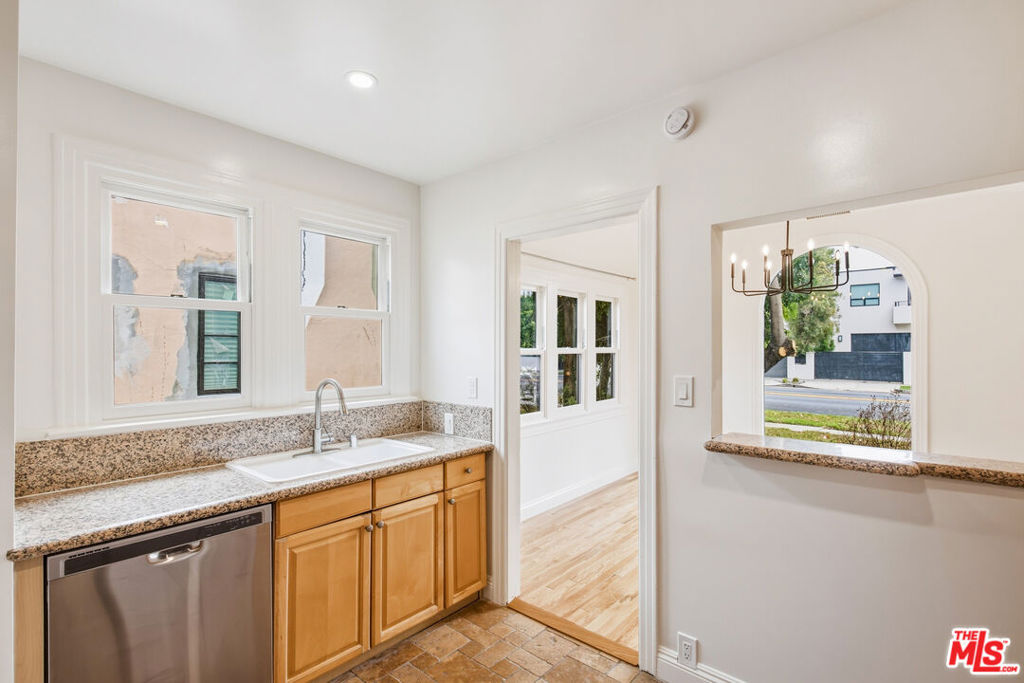 525 N Crescent Heights Boulevard Property Photo 14