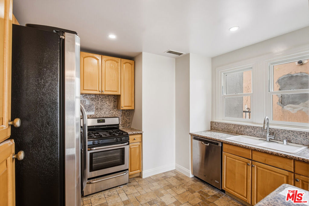 525 N Crescent Heights Boulevard Property Photo 16