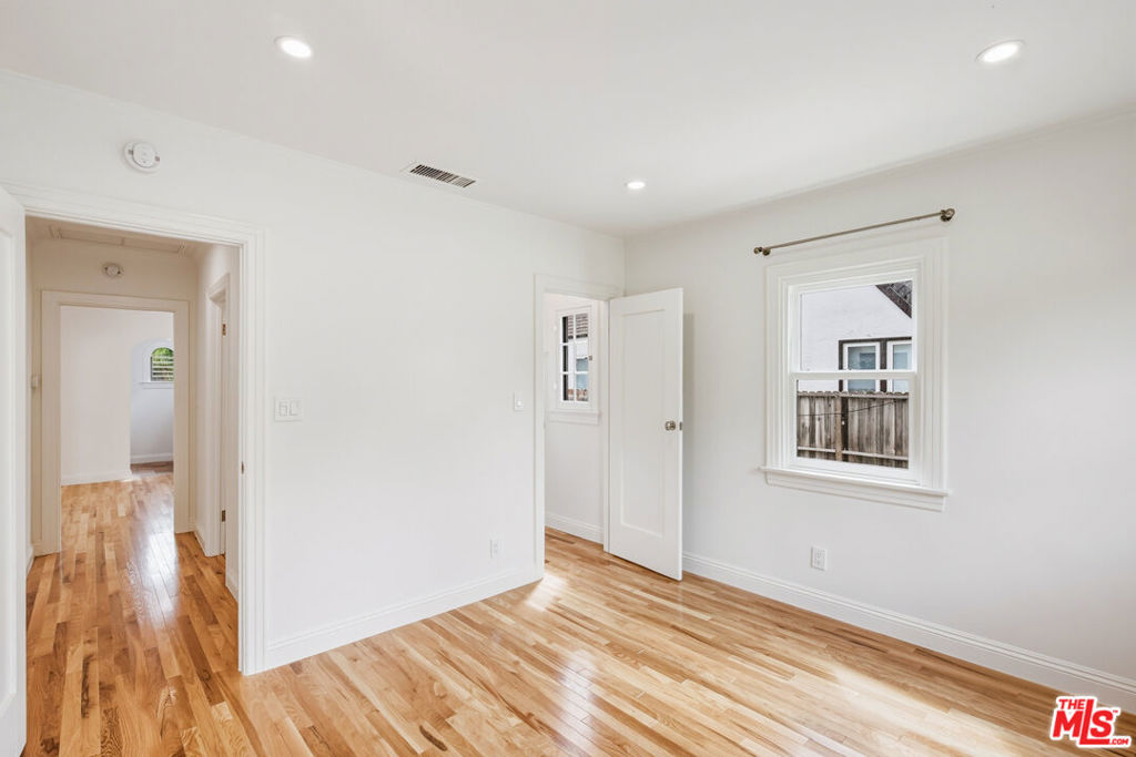 525 N Crescent Heights Boulevard Property Photo 17