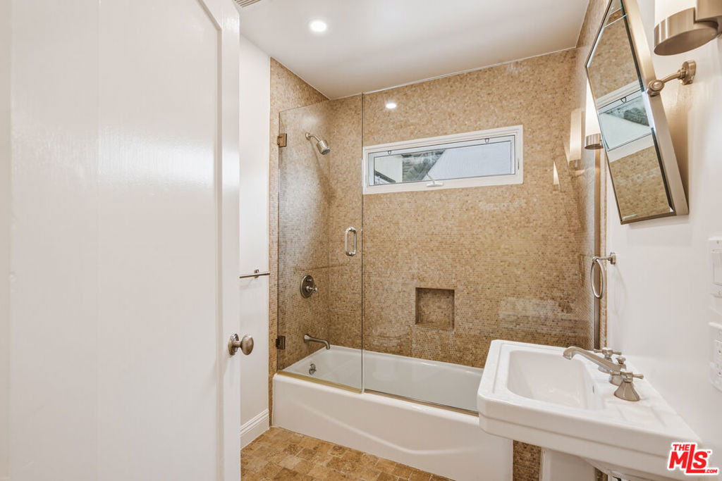 525 N Crescent Heights Boulevard Property Photo 21