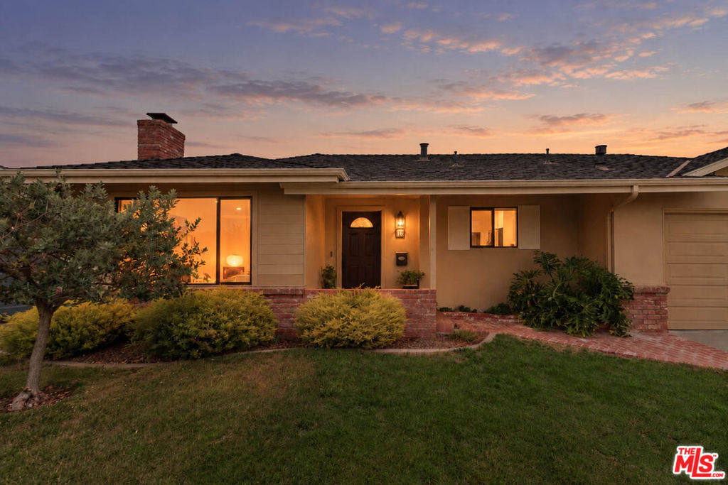 16 Del Rey Circle Property Photo 2