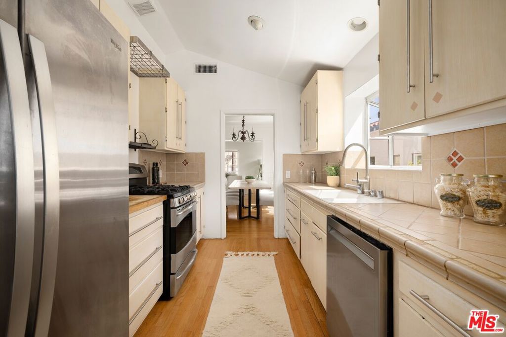 1905 Camden Avenue Property Photo 8