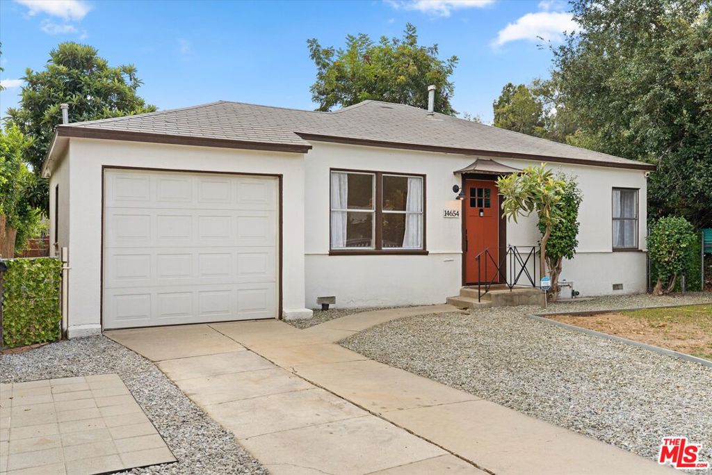 14654 Haynes Street Property Photo 2