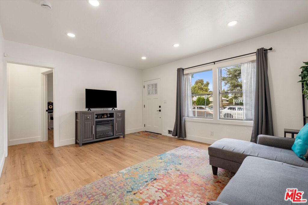 14654 Haynes Street Property Photo 4