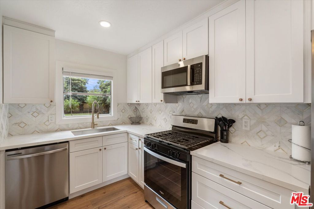 14654 Haynes Street Property Photo 6