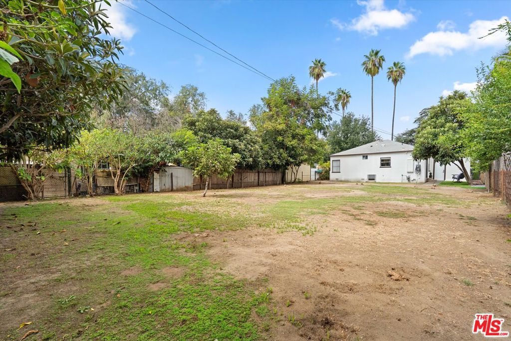 14654 Haynes Street Property Photo 12