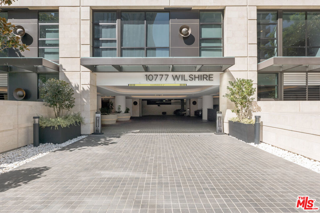 10777 Wilshire Boulevard 603 Property Photo 1