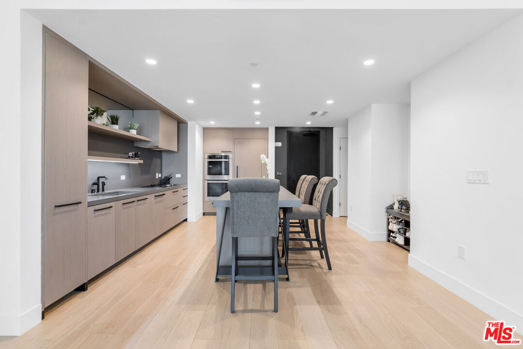 10777 Wilshire Boulevard 603 Property Photo 4