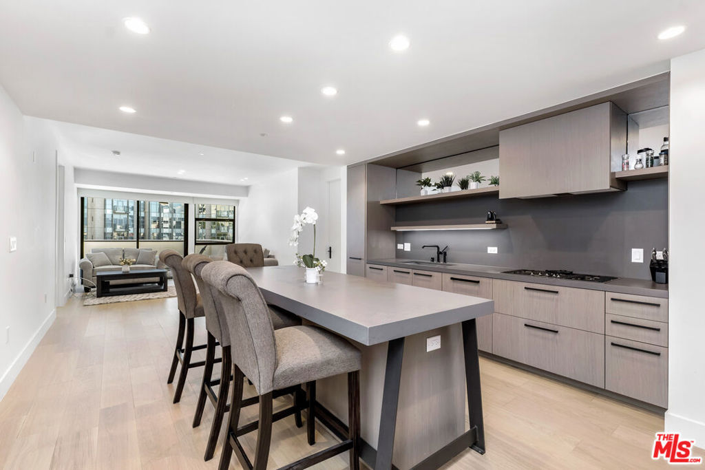 10777 Wilshire Boulevard 603 Property Photo 6