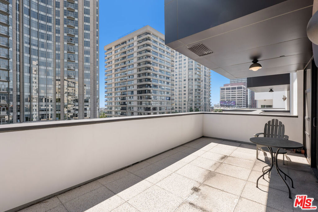 10777 Wilshire Boulevard 603 Property Photo 13