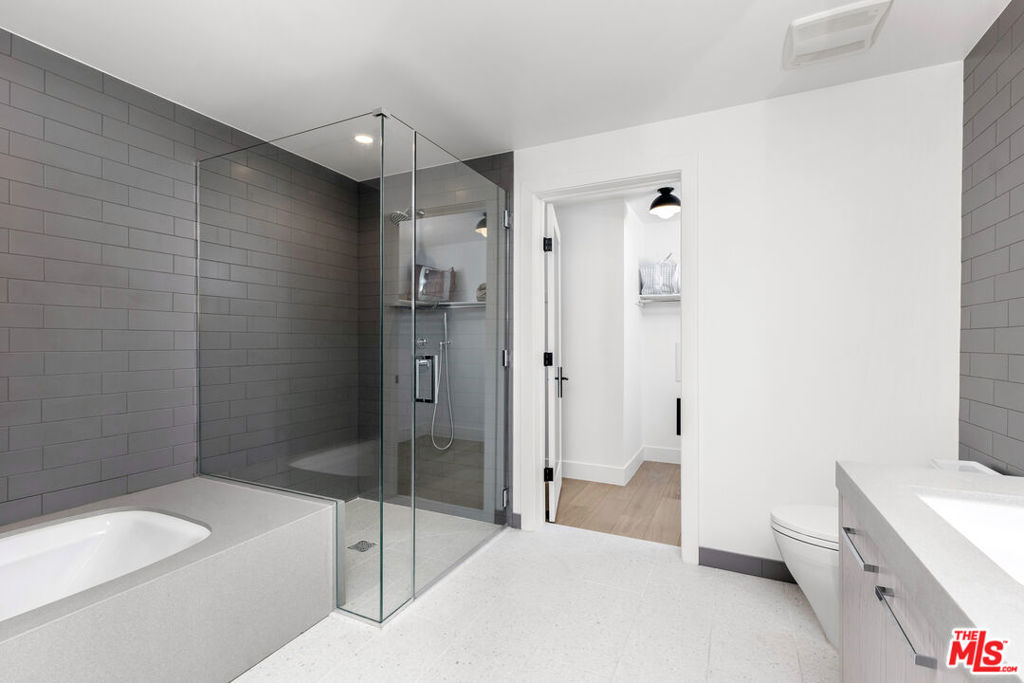 10777 Wilshire Boulevard 603 Property Photo 15