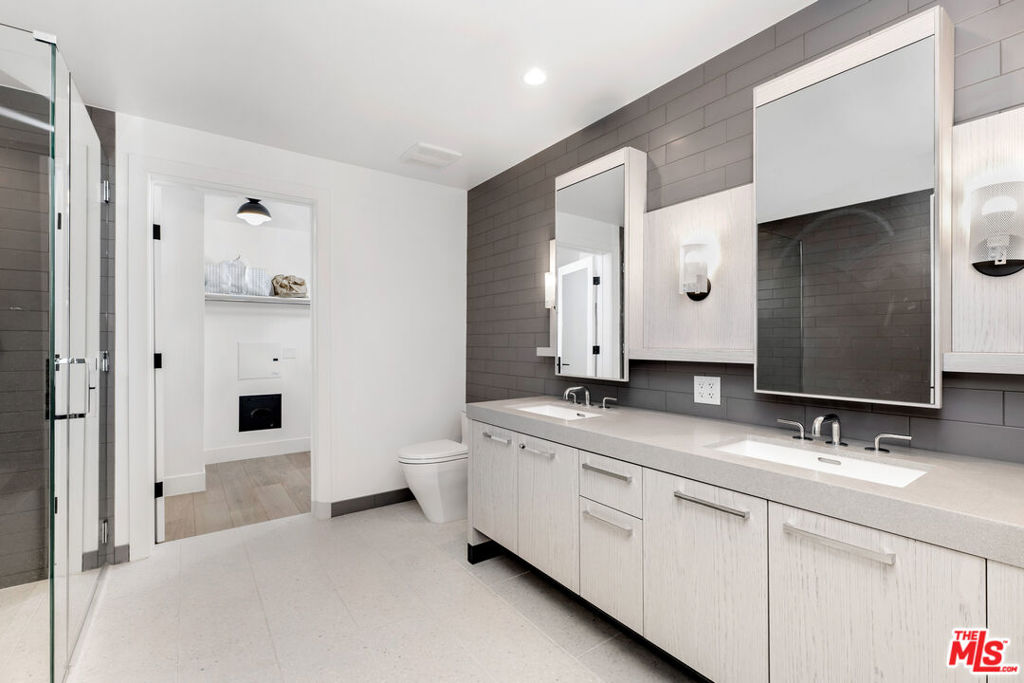 10777 Wilshire Boulevard 603 Property Photo 16