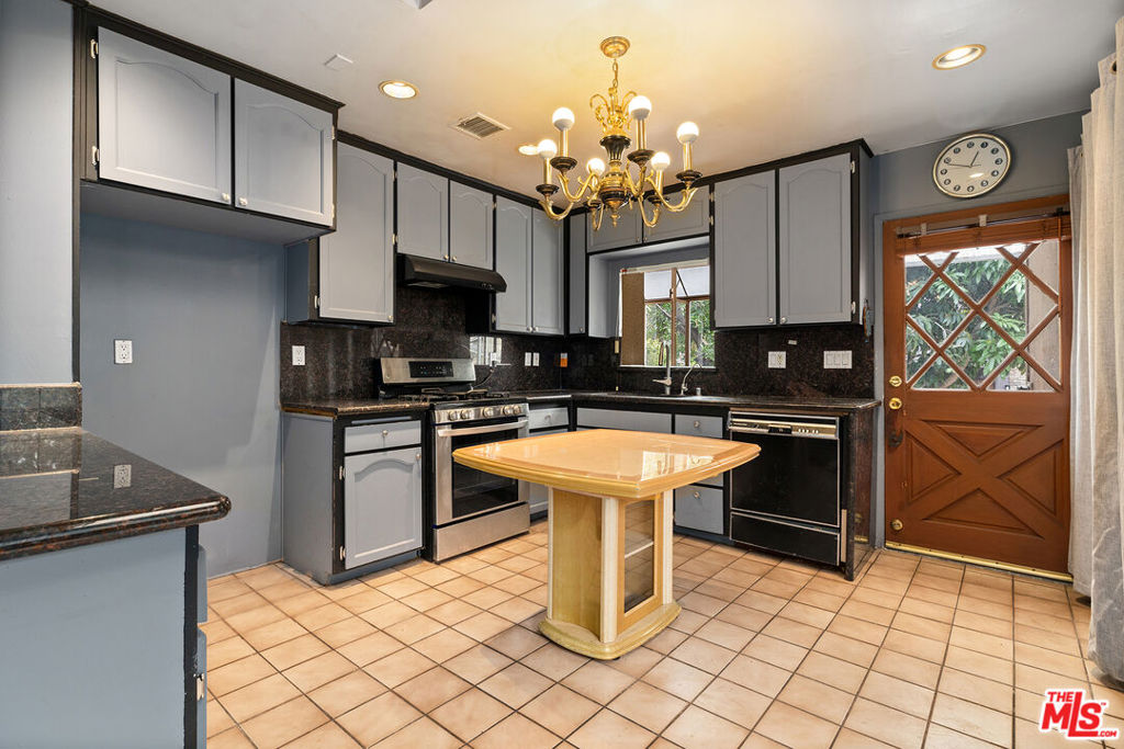 7774 Fountain Avenue Property Photo 7