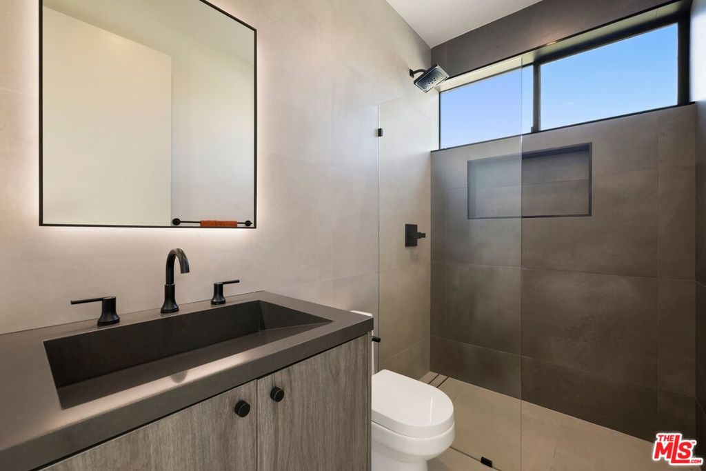 12851 Bonaparte Avenue Property Photo 21