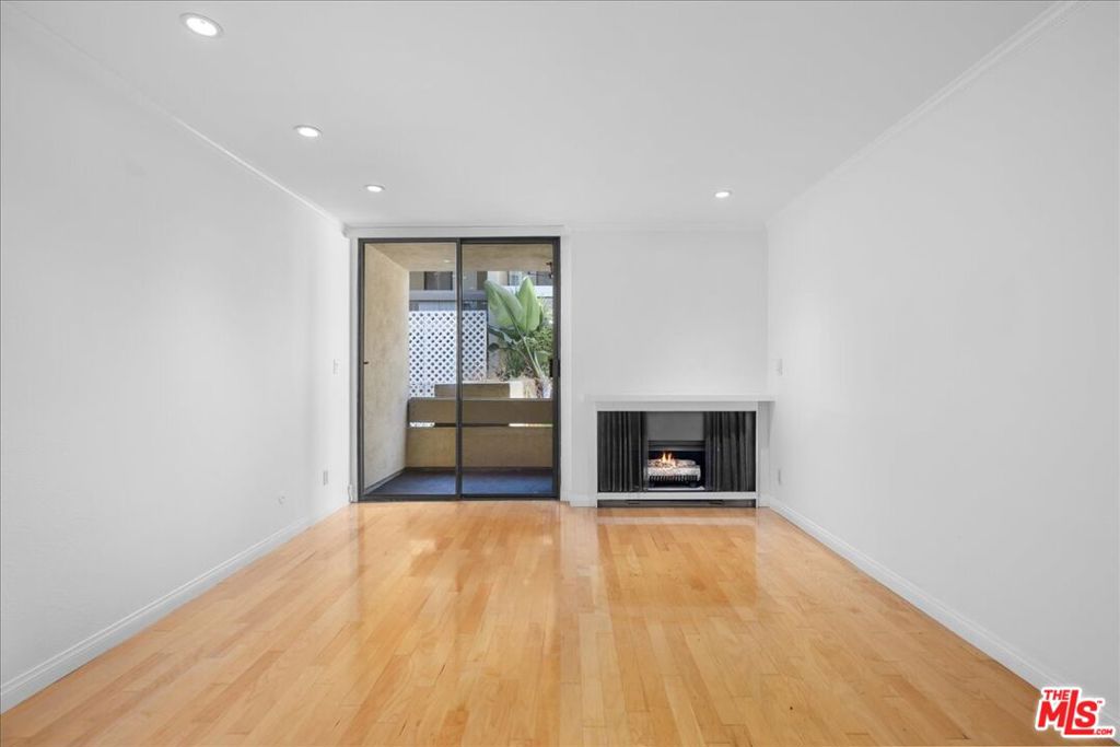 740 N Kings Road 114 Property Photo 6