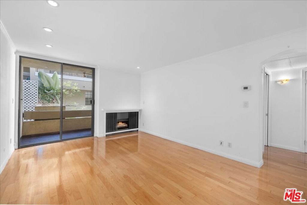 740 N Kings Road 114 Property Photo 7