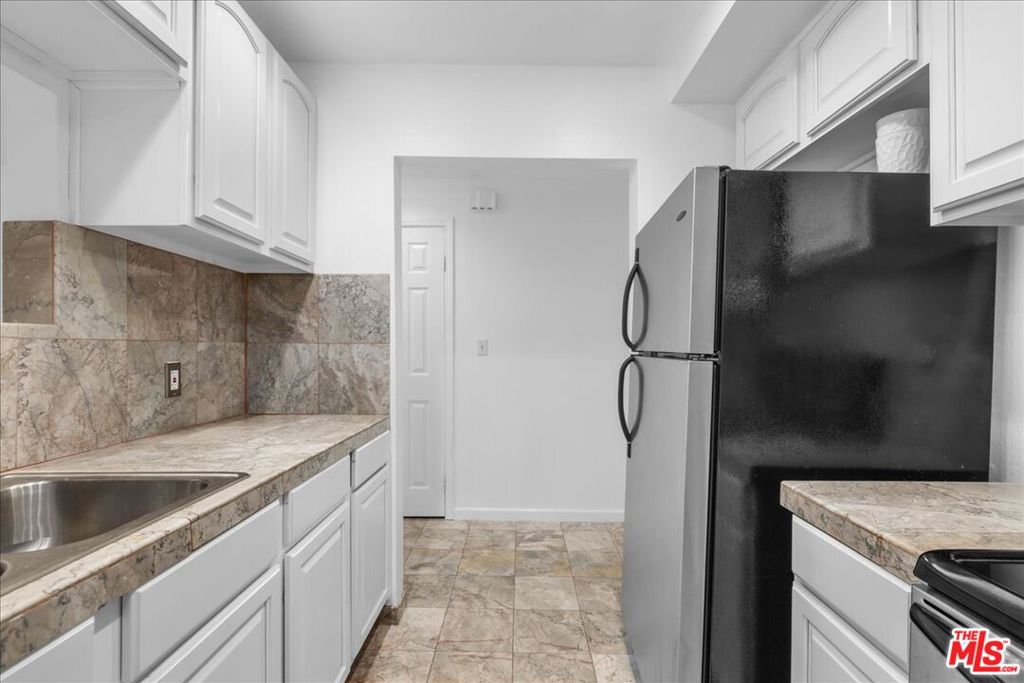 740 N Kings Road 114 Property Photo 11