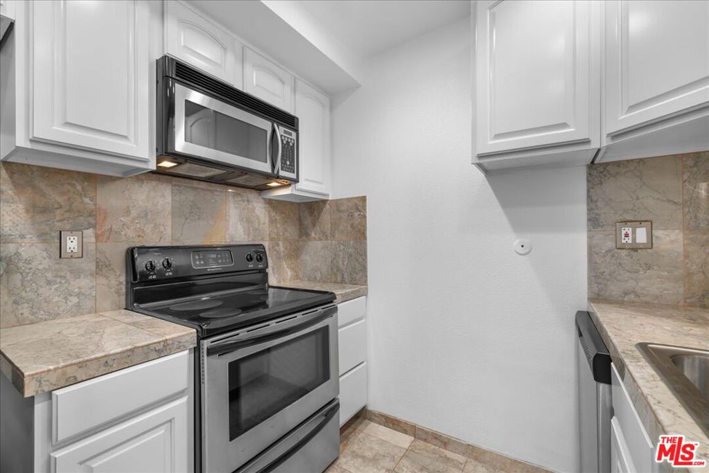 740 N Kings Road 114 Property Photo 12