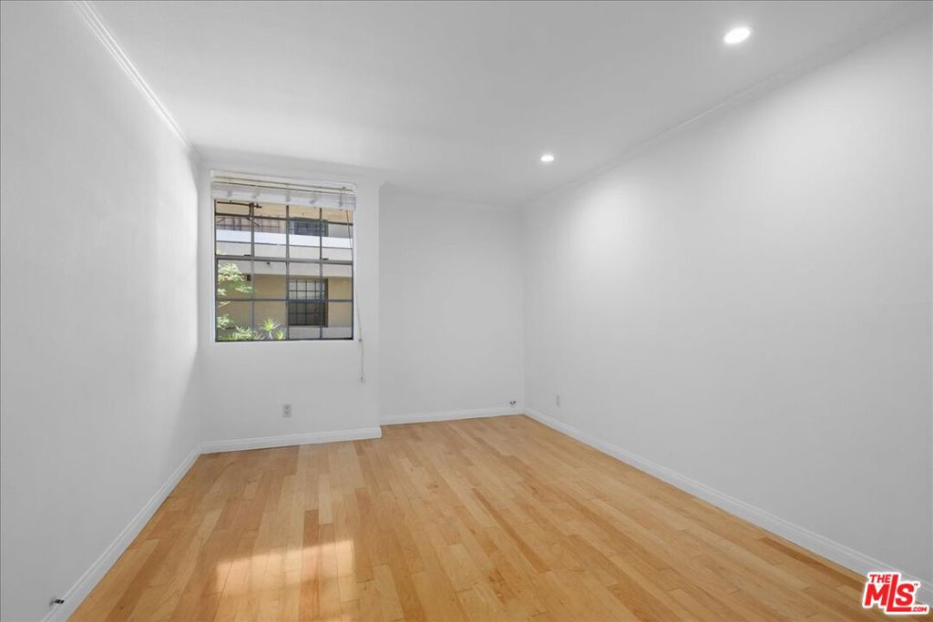 740 N Kings Road 114 Property Photo 17