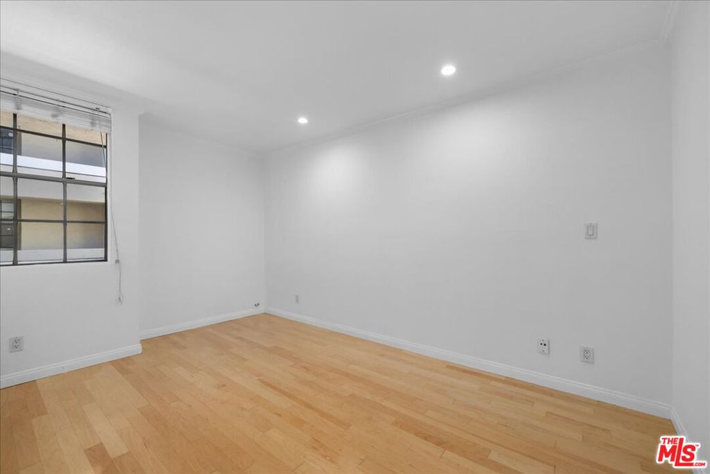 740 N Kings Road 114 Property Photo 18