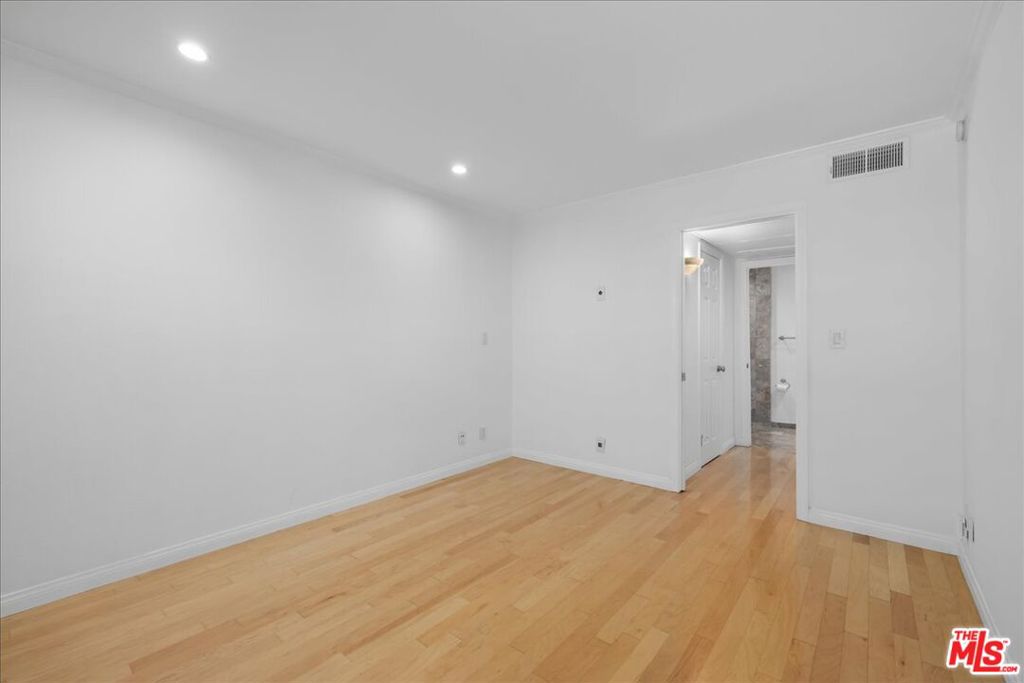 740 N Kings Road 114 Property Photo 19