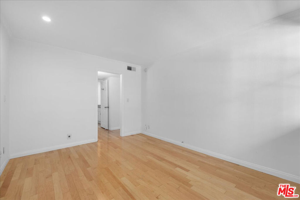 740 N Kings Road 114 Property Photo 21