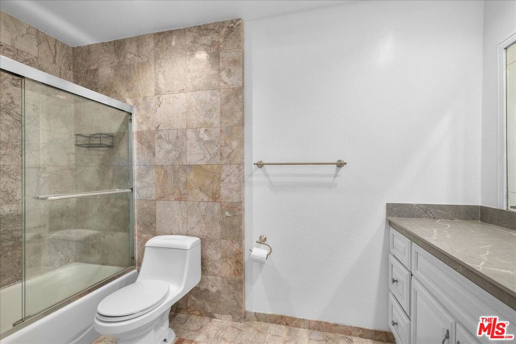 740 N Kings Road 114 Property Photo 25