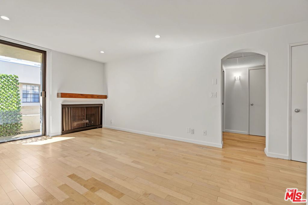 740 N Kings Road 314 Property Photo 1
