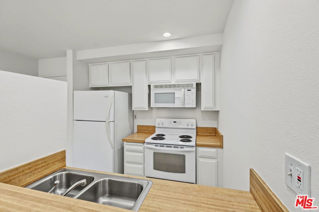 740 N Kings Road 314 Property Photo 8