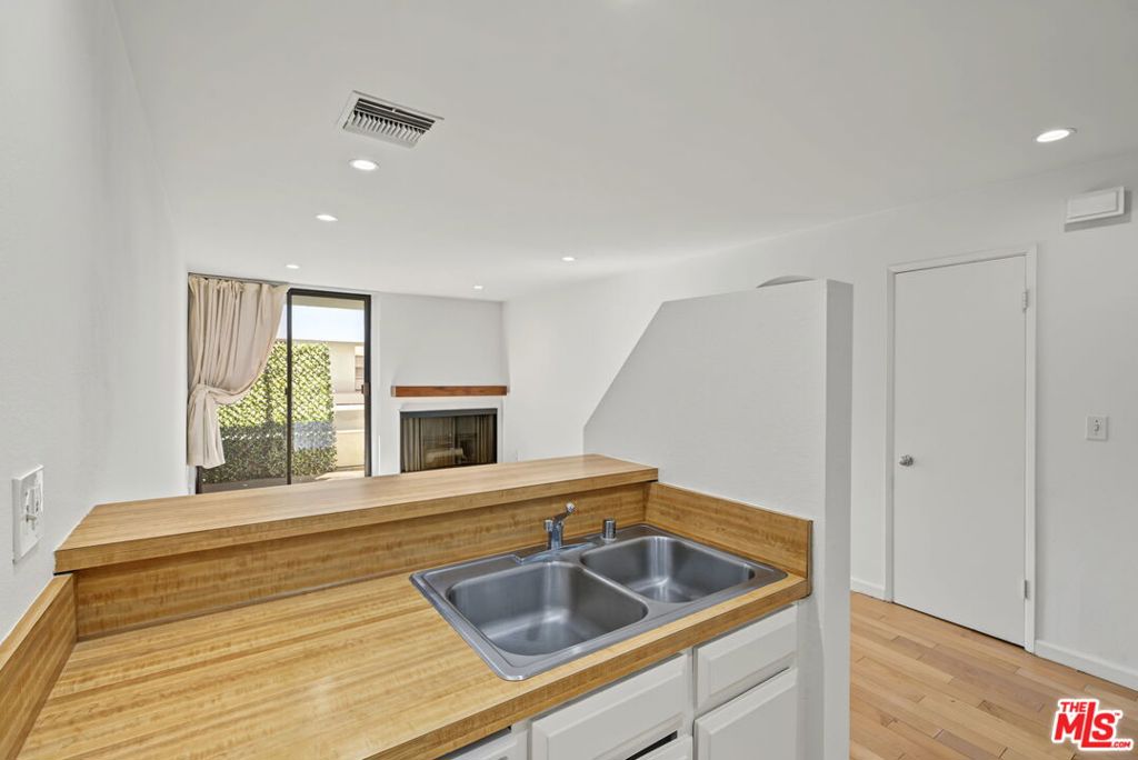 740 N Kings Road 314 Property Photo 10