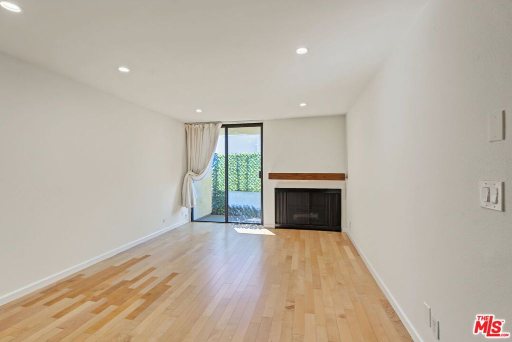 740 N Kings Road 314 Property Photo 11