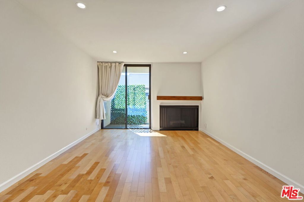 740 N Kings Road 314 Property Photo 14