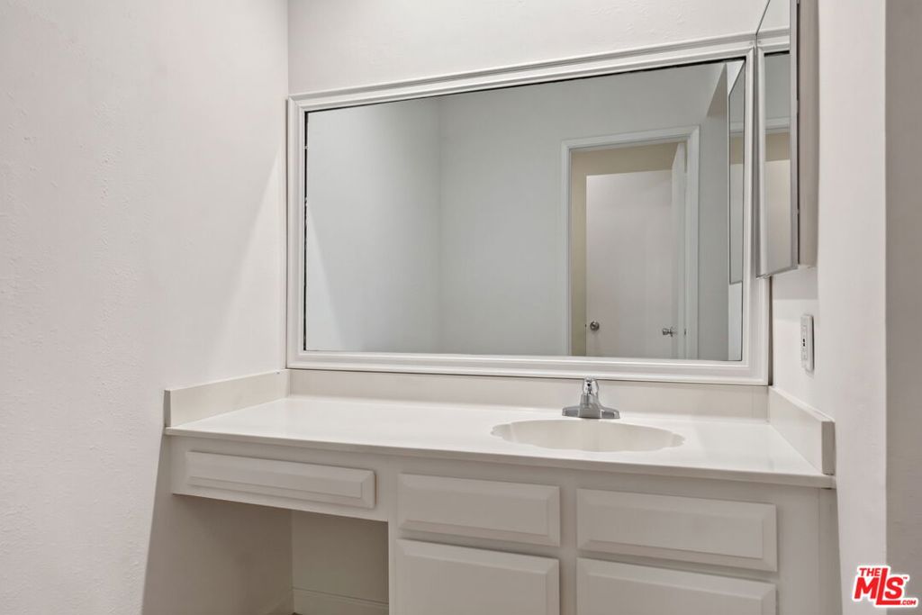 740 N Kings Road 314 Property Photo 21
