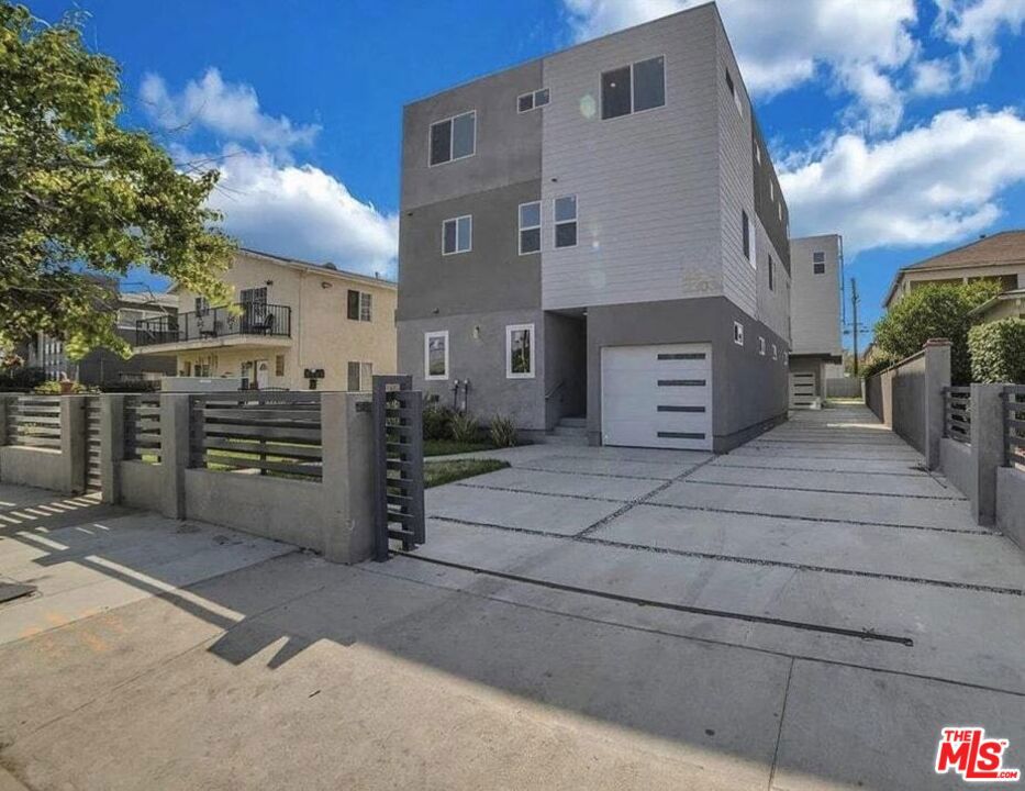 2303 1/2 Hauser Boulevard Property Photo 1