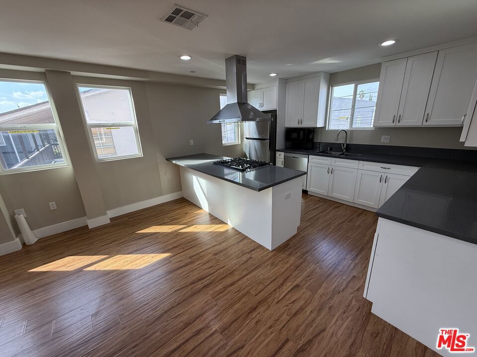 2303 1/2 Hauser Boulevard Property Photo 5