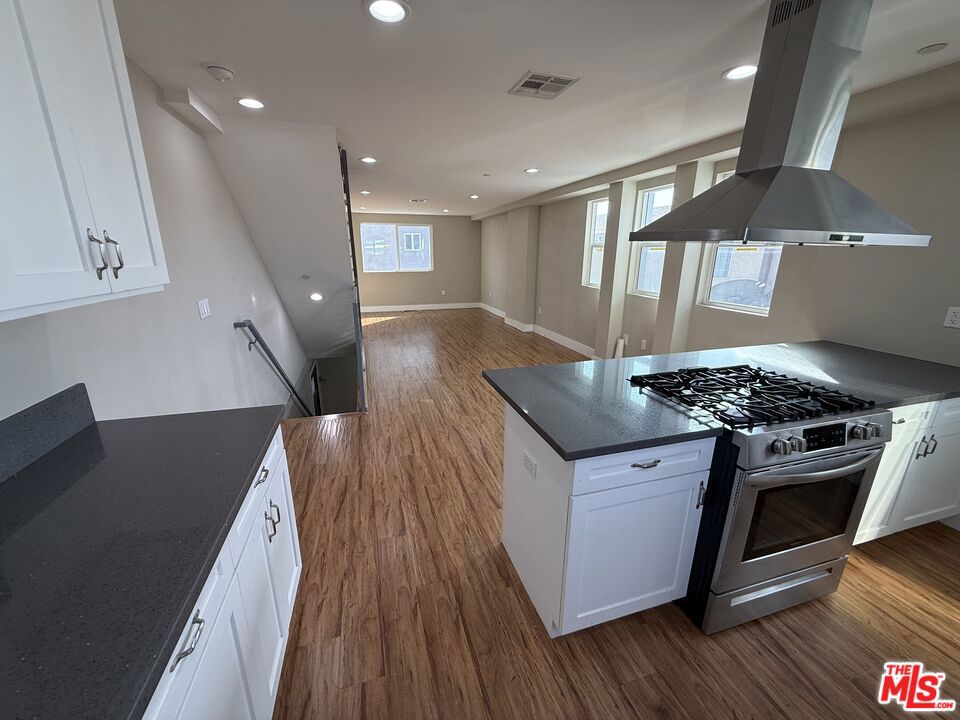 2303 1/2 Hauser Boulevard Property Photo 6