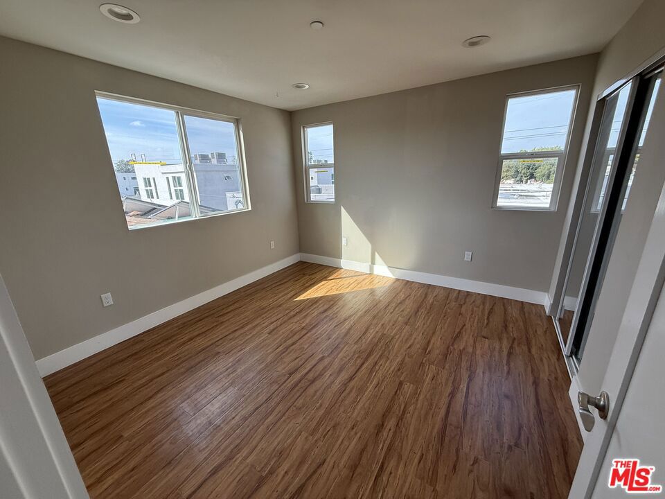 2303 1/2 Hauser Boulevard Property Photo 9