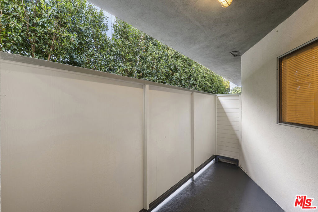 929 N San Vicente Boulevard 4 Property Photo 6