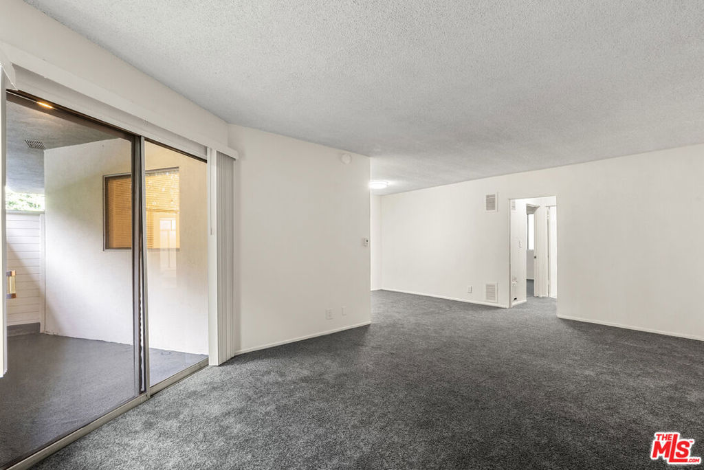 929 N San Vicente Boulevard 4 Property Photo 11