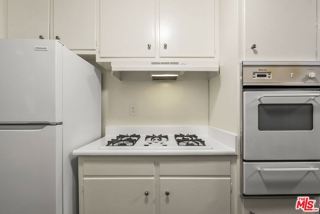 929 N San Vicente Boulevard 4 Property Photo 14