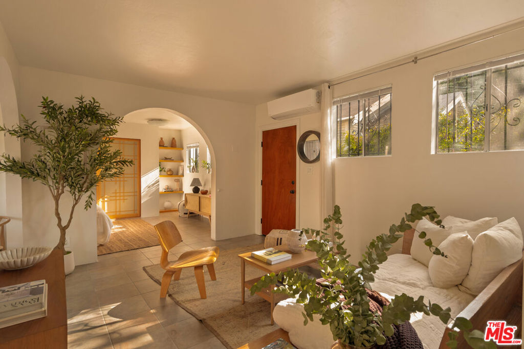 810 Indiana Avenue Property Photo 3