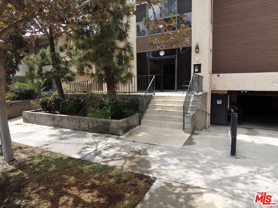 104 S Hayworth Avenue 103 Property Photo 1