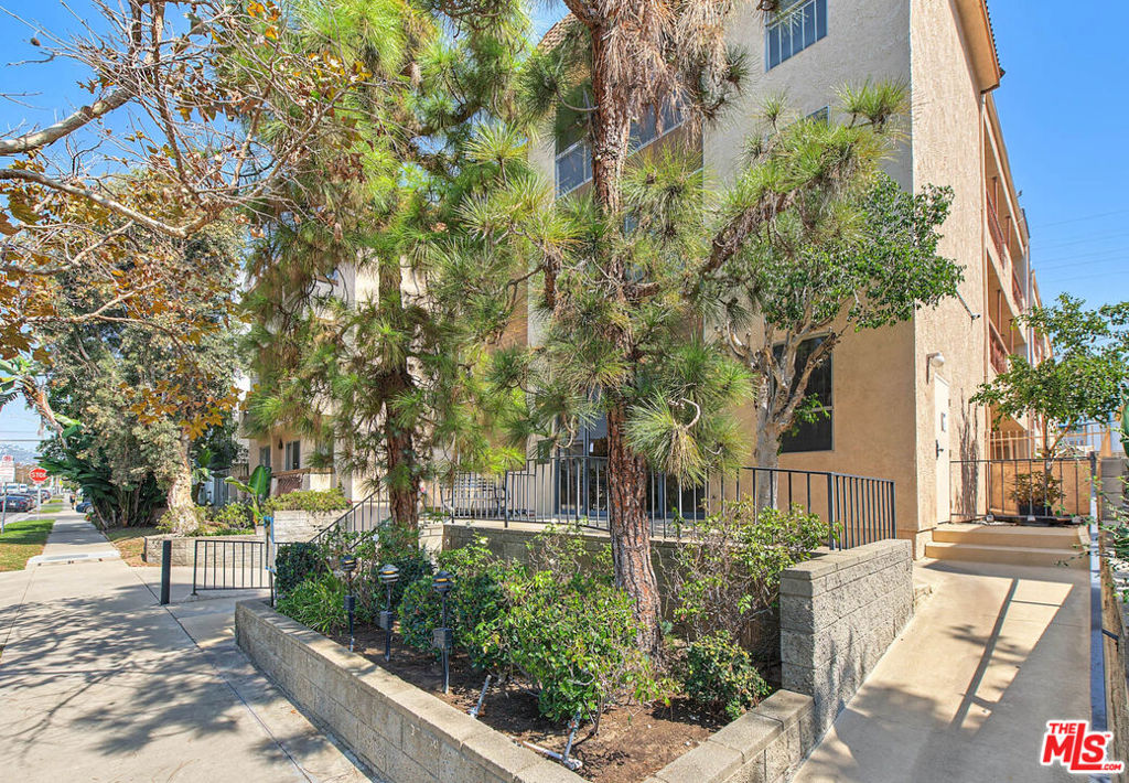 104 S Hayworth Avenue 103 Property Photo 1