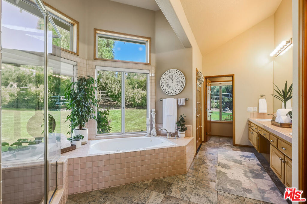 15555 Bronco Drive Property Photo 18
