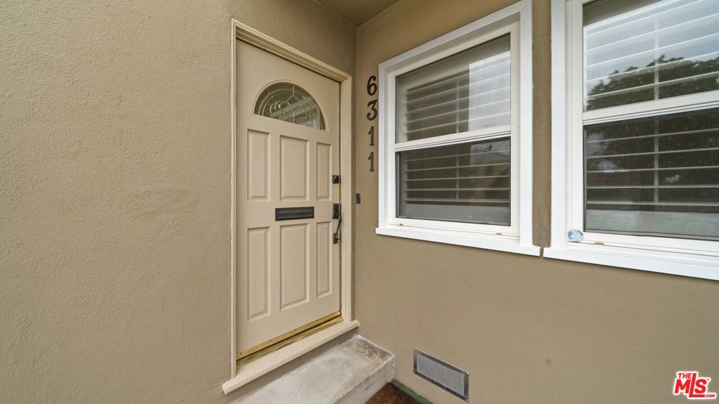 6311 La Tijera Boulevard Property Photo 6