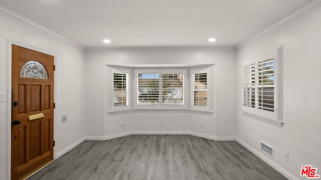 6311 La Tijera Boulevard Property Photo 7
